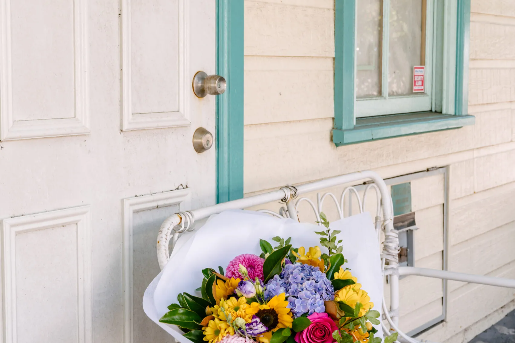 Blooms on Darby Florist logo