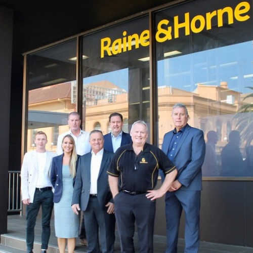Raine and Horne Bundaberg logo