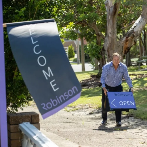Robinson Property logo